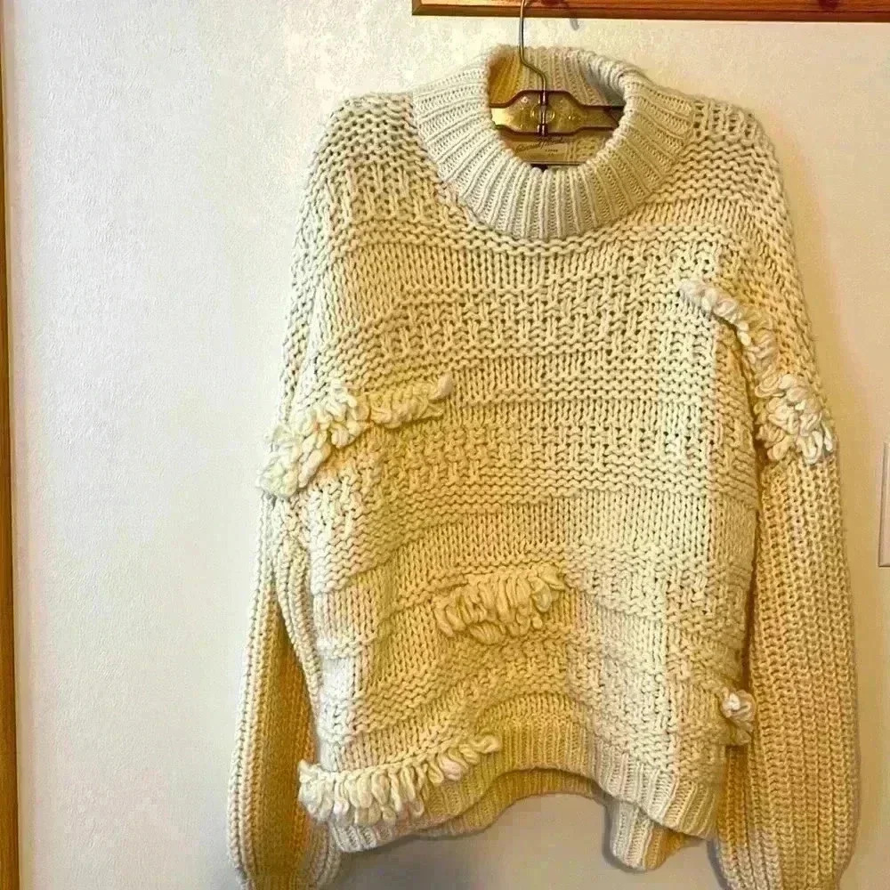 Universal thread women’s size large gorgeous sweater!